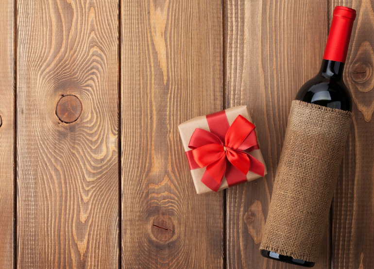 Вино в подарок от "Красное и Белое"